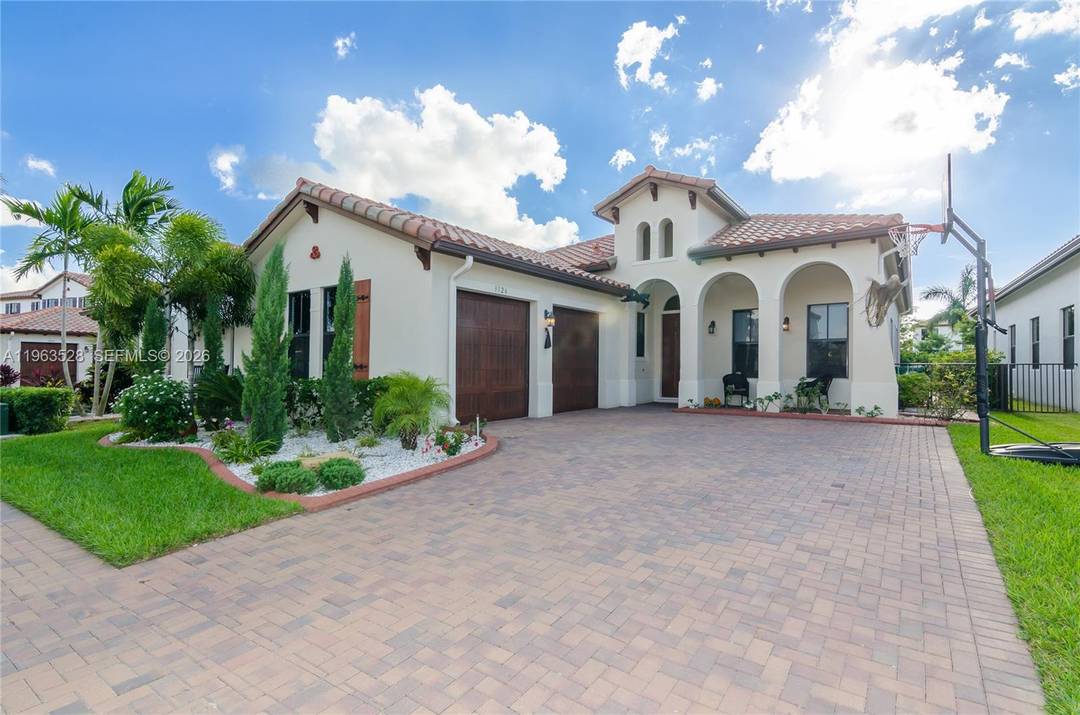 Beautiful 4 bedroom, 3 bathroom single family home located in Cooper City s most sought after gated community of Monterra.