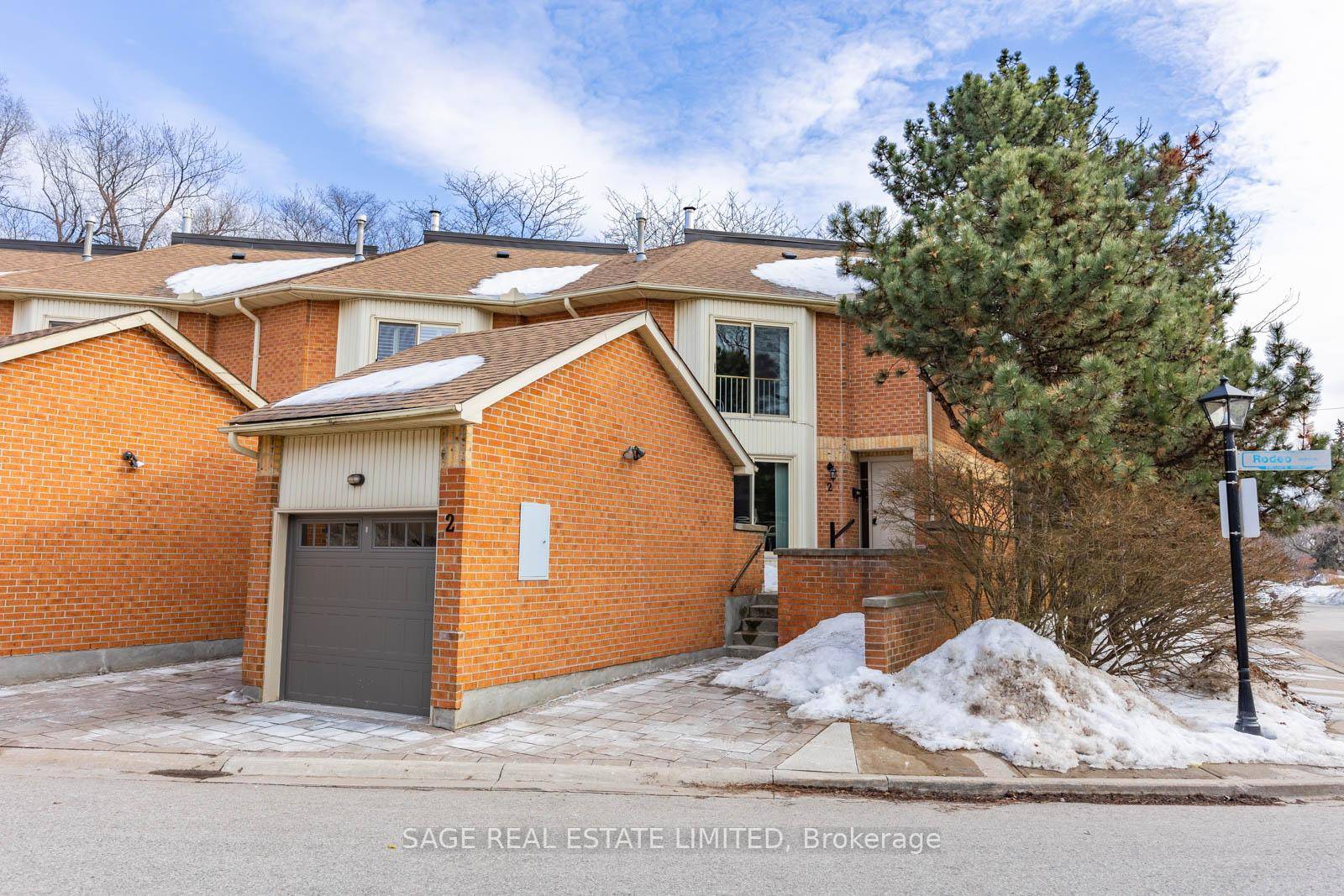 With over 1400 ft2, this extra wide 2 bedroom, 3 bath coveted end unit town home is very spacious.