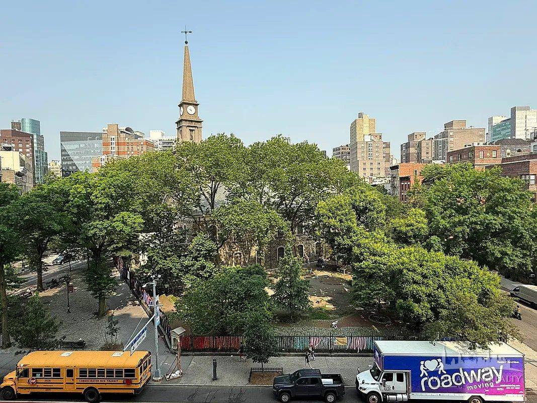 Abundant Natural Light, 24 Hour Doorman, and On Site LaundryPrime East Village LocationExperience the charm of this west facing studio in the heart of the vibrant East Village.