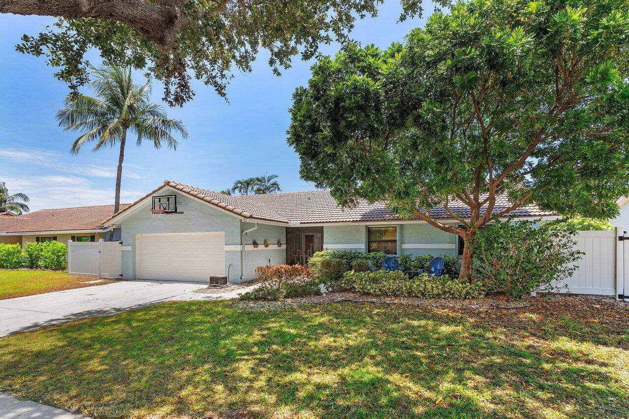 Lovely home in sought after Hidden Valley community, in East Boca Raton.
