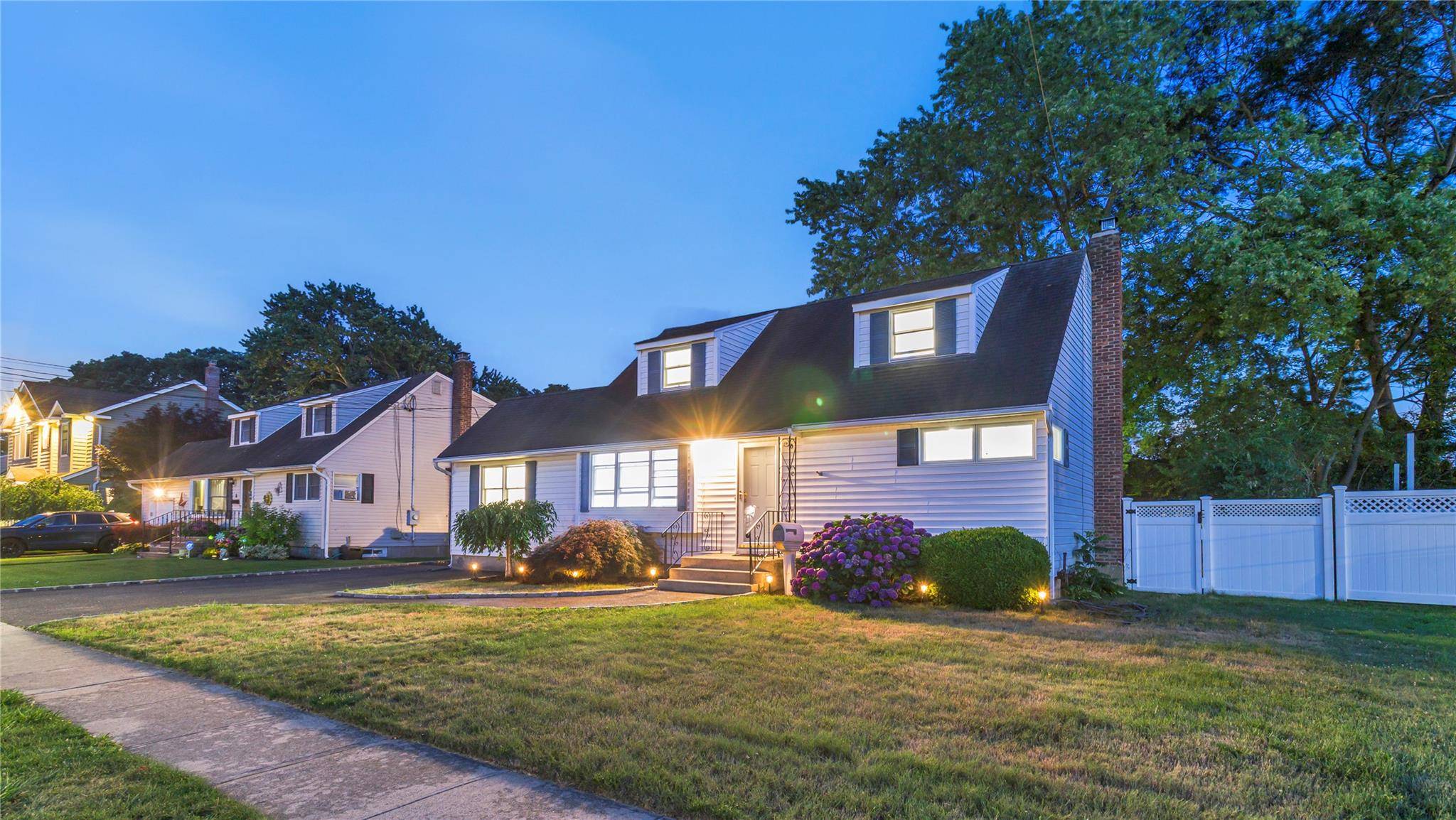 Welcome To This 4 Or 5 Bedroom, 2 Bathroom Expanded Cape In Massapequa !