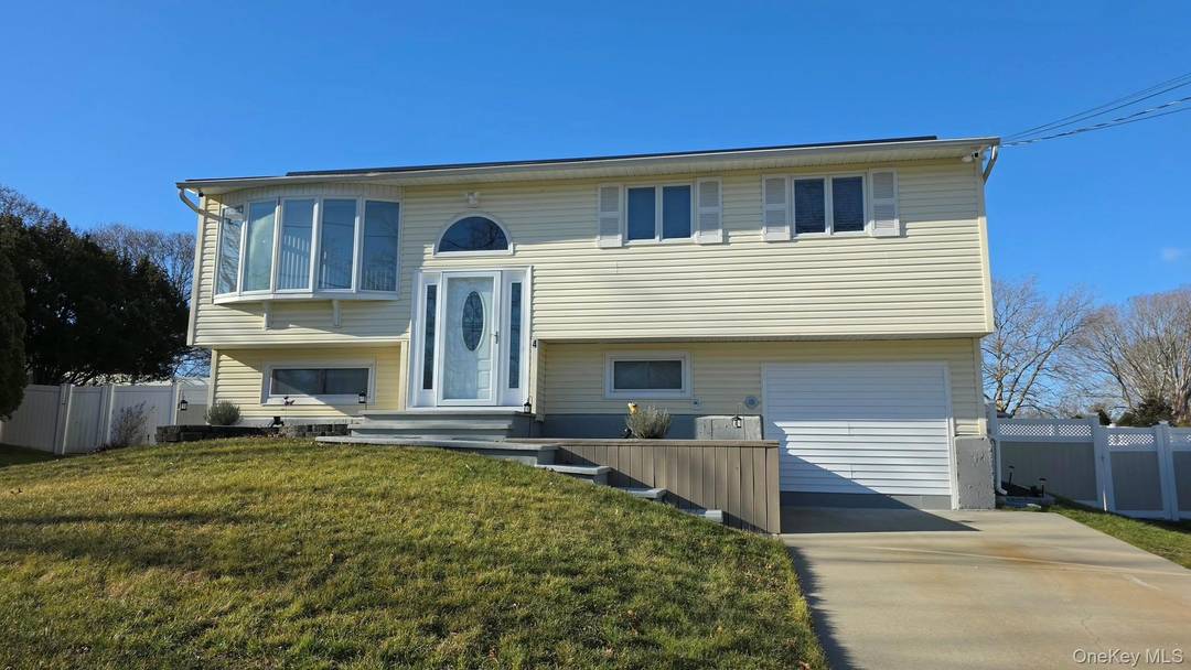 This comfortable and well located 3 bedroom, 1 bathroom apartment is ideal for a family looking for convenience, comfort, and predictable monthly expenses.