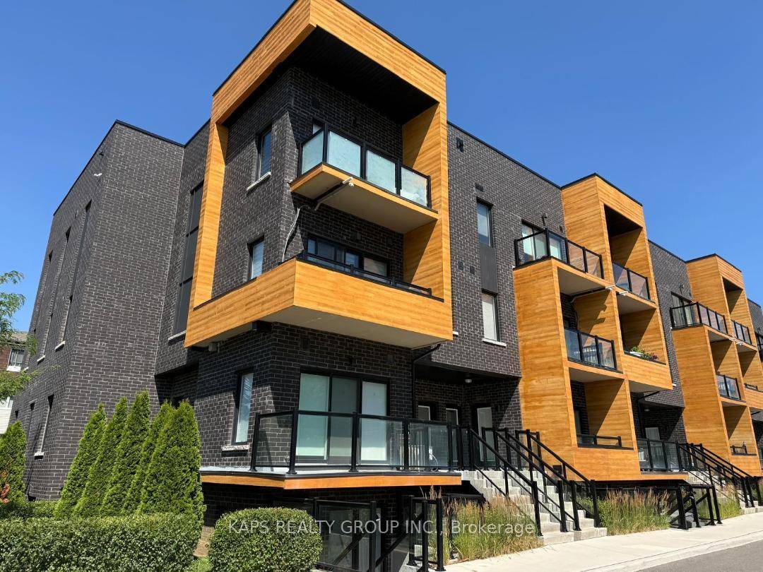 Modern Living in South Mississauga !