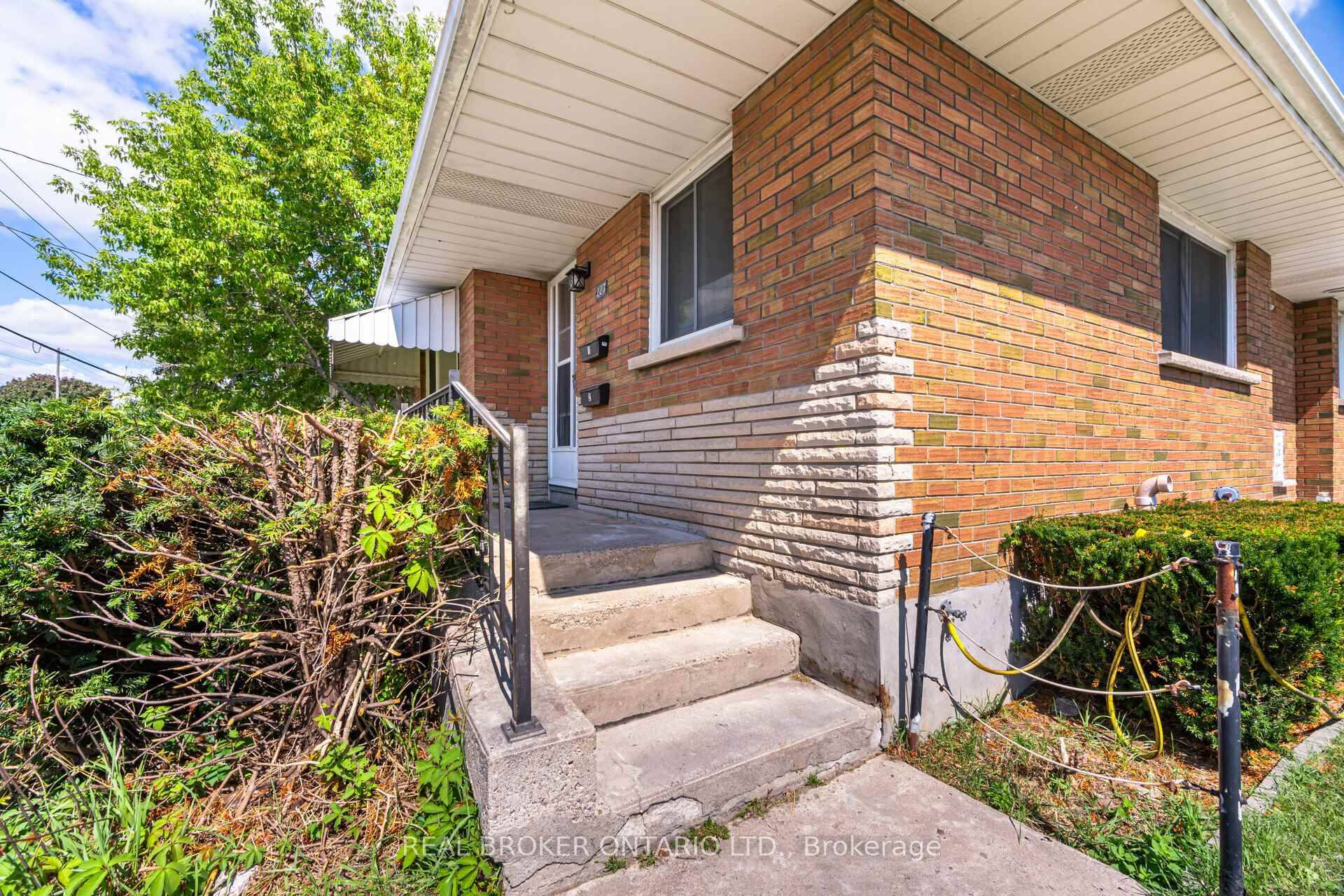 Recently Renovated main floor 3bed 1bath bungalow in a great location of Oshawa.