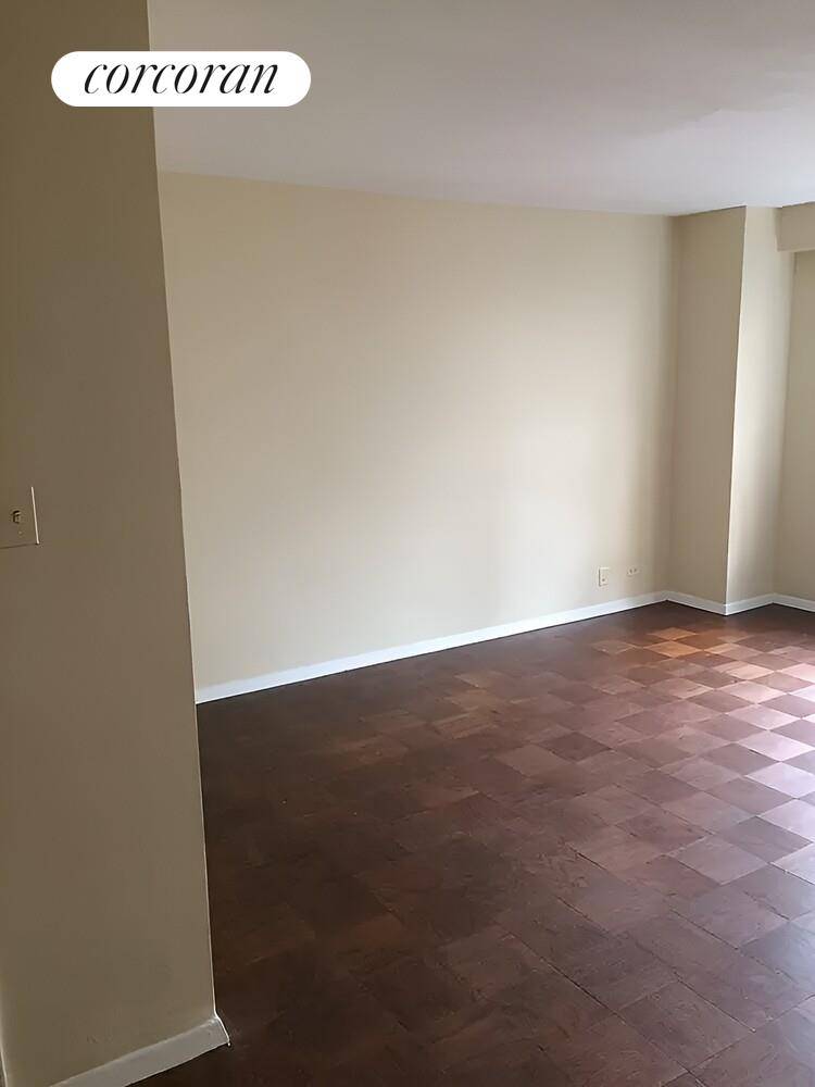 Studio apartment with sun filled, south facing townhouse views.