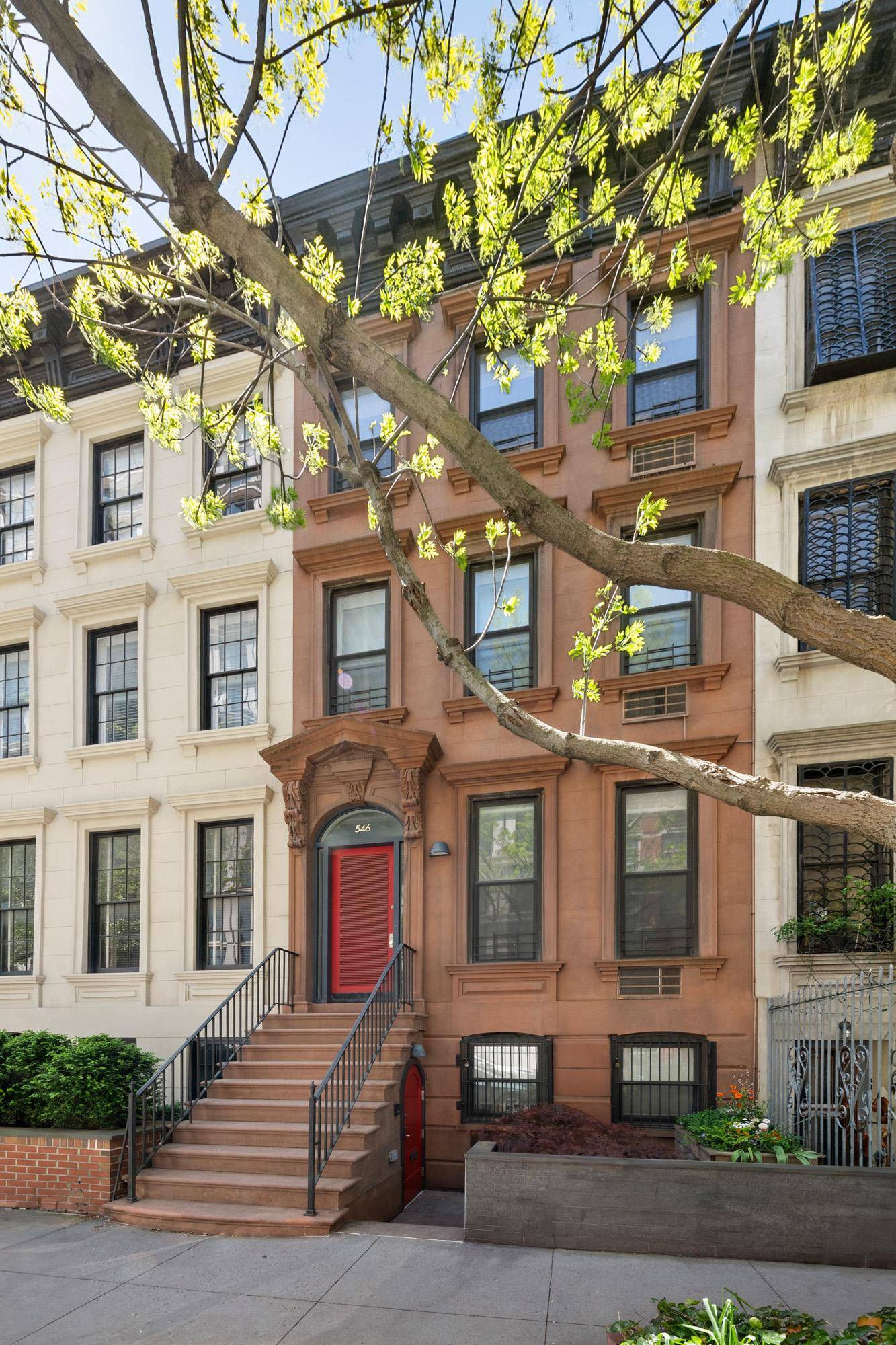 Bright, Modern Yorkville Single Family TownhouseSteps from Carl Schurz ParkLocated on a serene, tree lined street just off East End Avenue in Yorkville, and steps from Carl Schurz Park, this ...