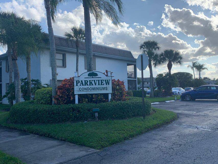 Discover the perfect blend of comfort and modern elegance in this beautifully upgraded 3 bedroom, 2 bathroom end unit condo in the heart of Stuart, Florida.