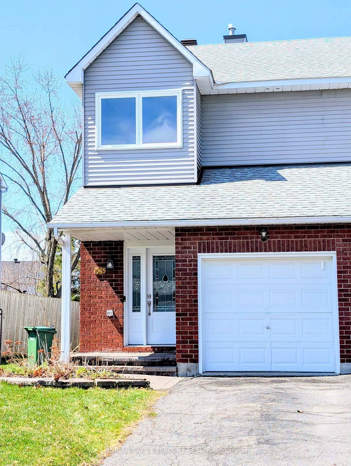 Spacious End Unit Townhouse for Lease in Orleans !