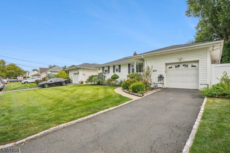 Welcome to this stunning home in Sunnyside, Linden !