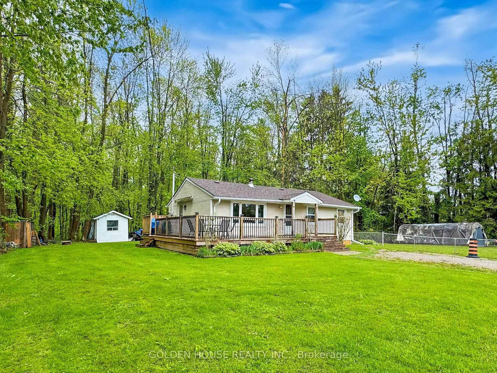 LAKE SIMCOE COTTAGE PREMIUM 75' X 225' LOT !