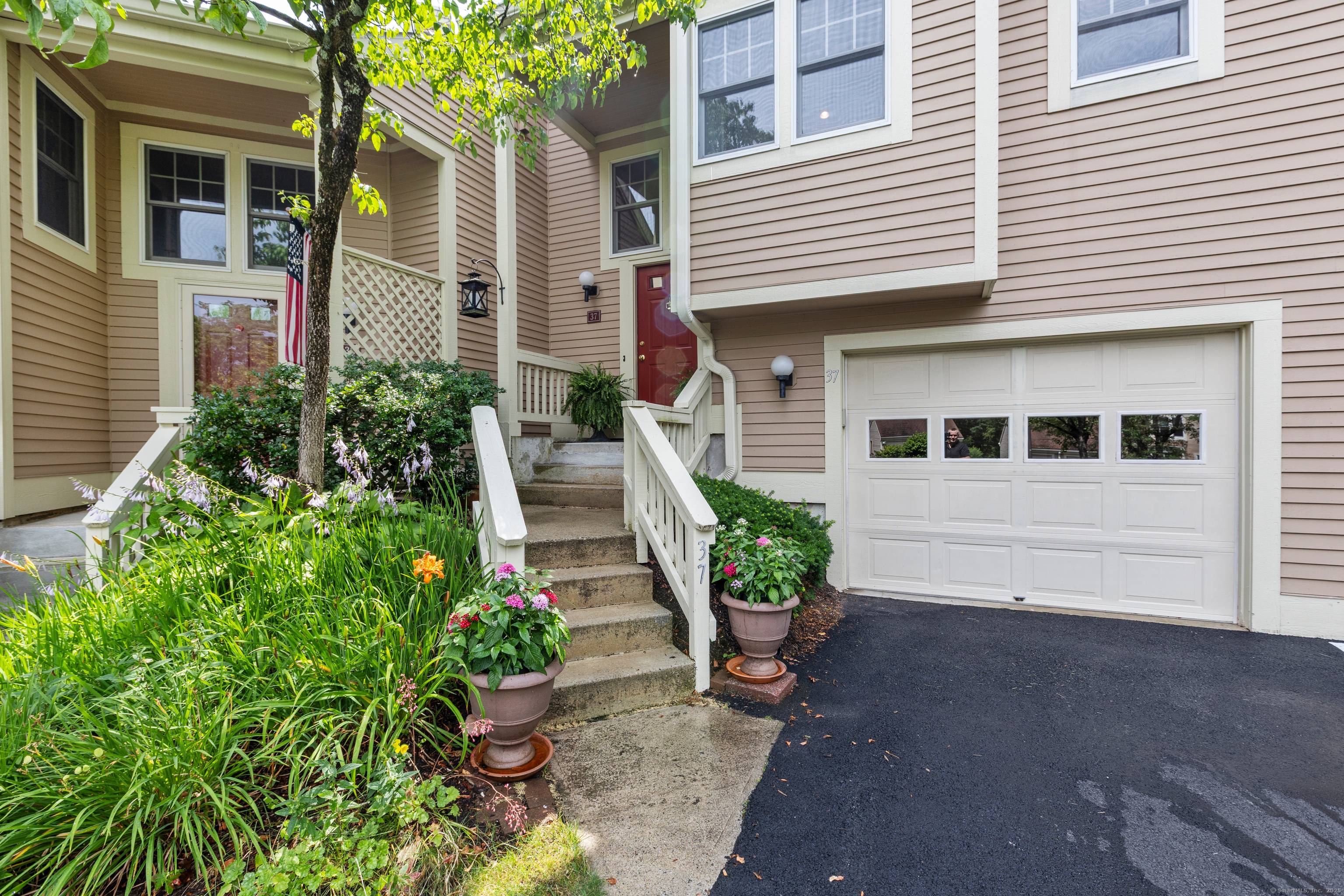 Welcome to unparalleled luxury and convenience in the highly coveted Sterling Woods community in Danbury, CT.
