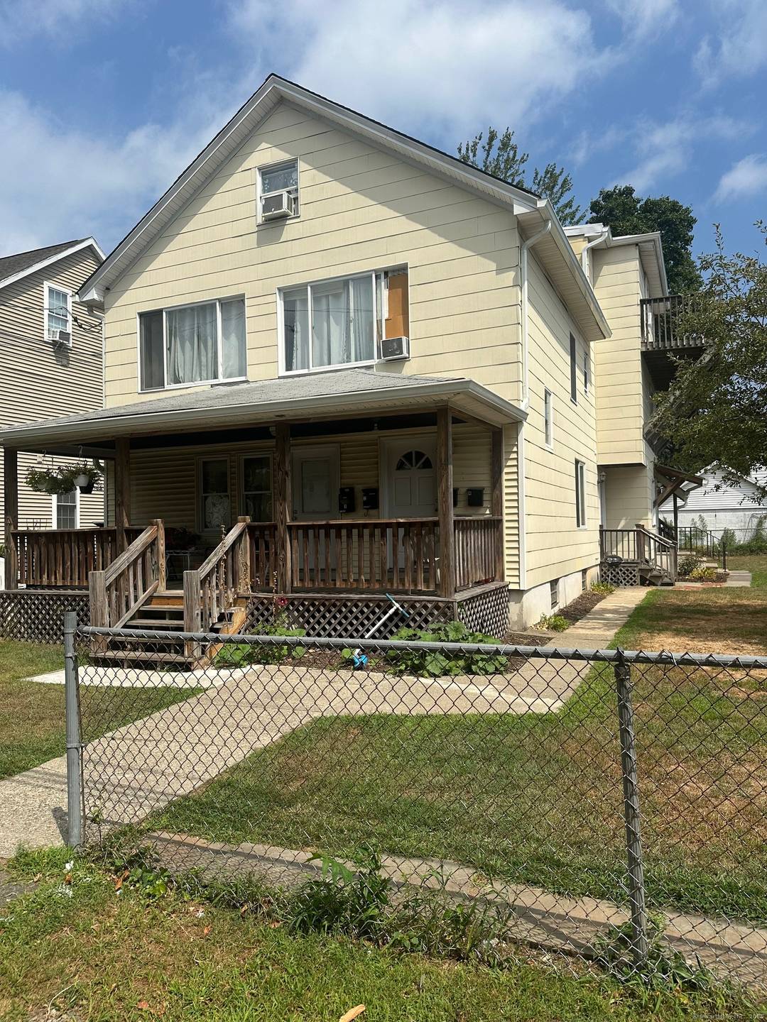 14 Sniffen St is a 3, 400 square foot multi family home on a 8, 276 square foot lot with 7 bedrooms and 7 bathrooms.