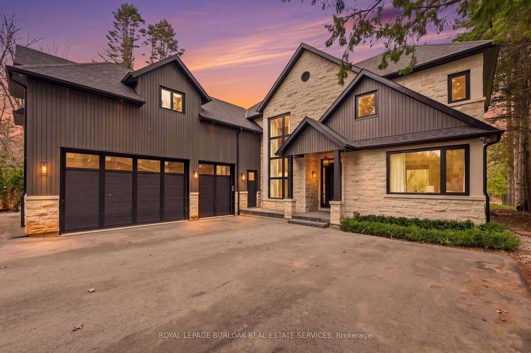 Welcome to 39 Credit Road a truly exceptional custom built estate tucked away on a quiet dead end street in the charming village of Cheltenham.