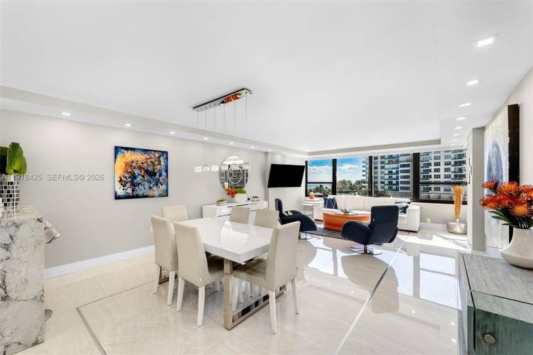 Welcome to this bright and modern residence at The Alexander, located on the south side of the building with sun all day.