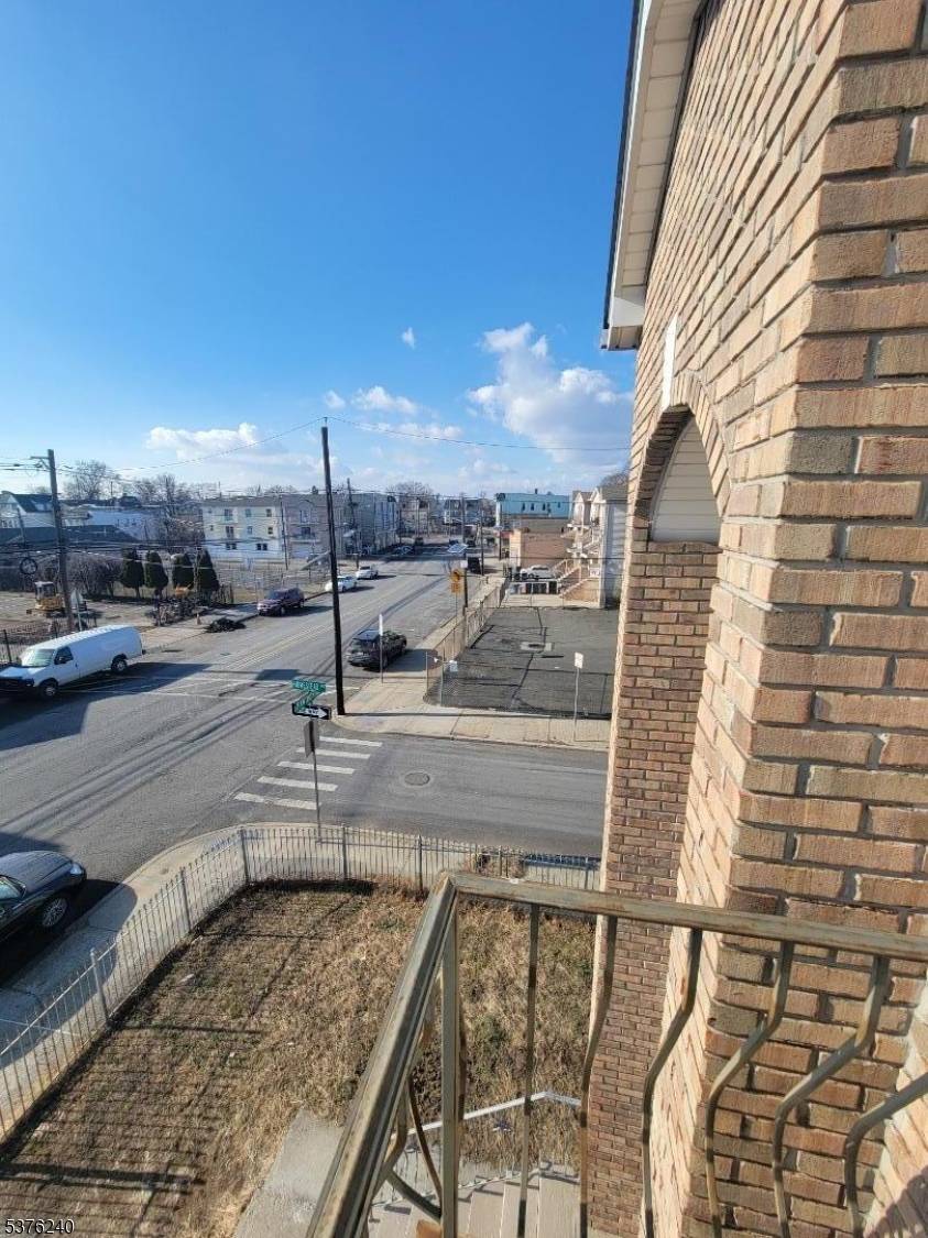 Fantastic opportunity for owner occupants and investors alike !