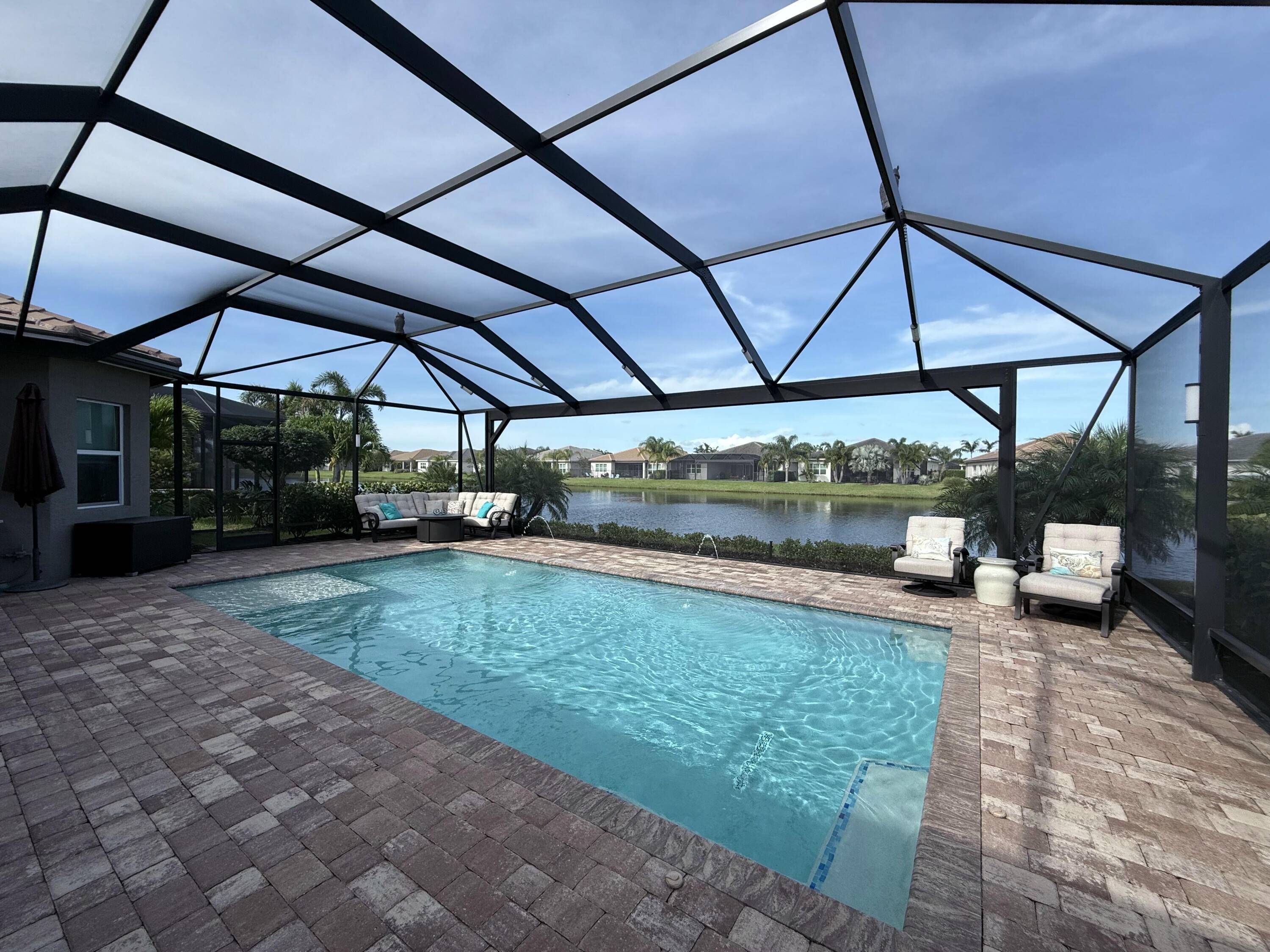 Welcome to this beautifully appointed 3 bedroom Club Room, 3.