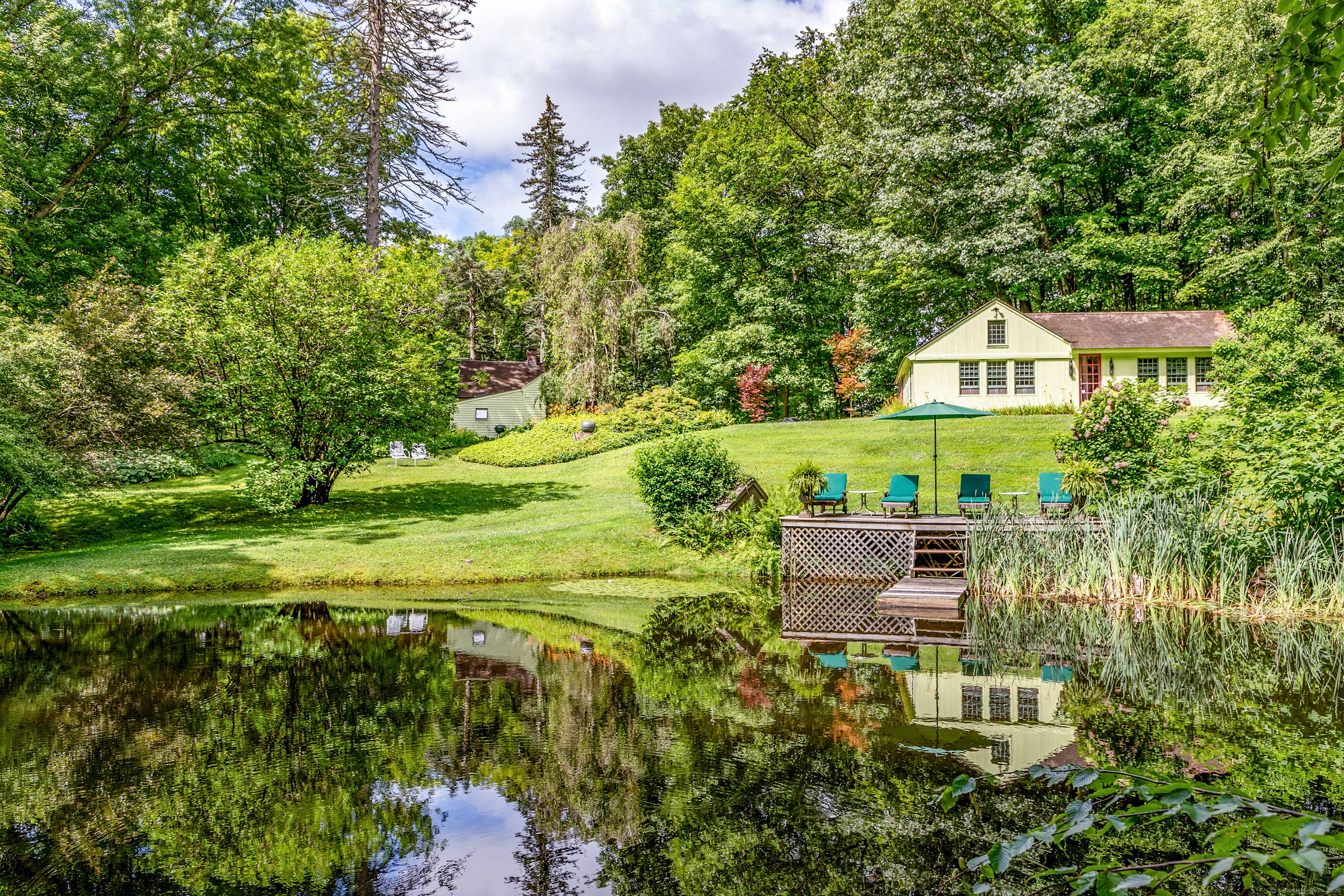 Cottage, Guest House Buildable Lot Exceptional estate opportunity in pastoral Southern Roxbury, just 90 minutes from New York City.
