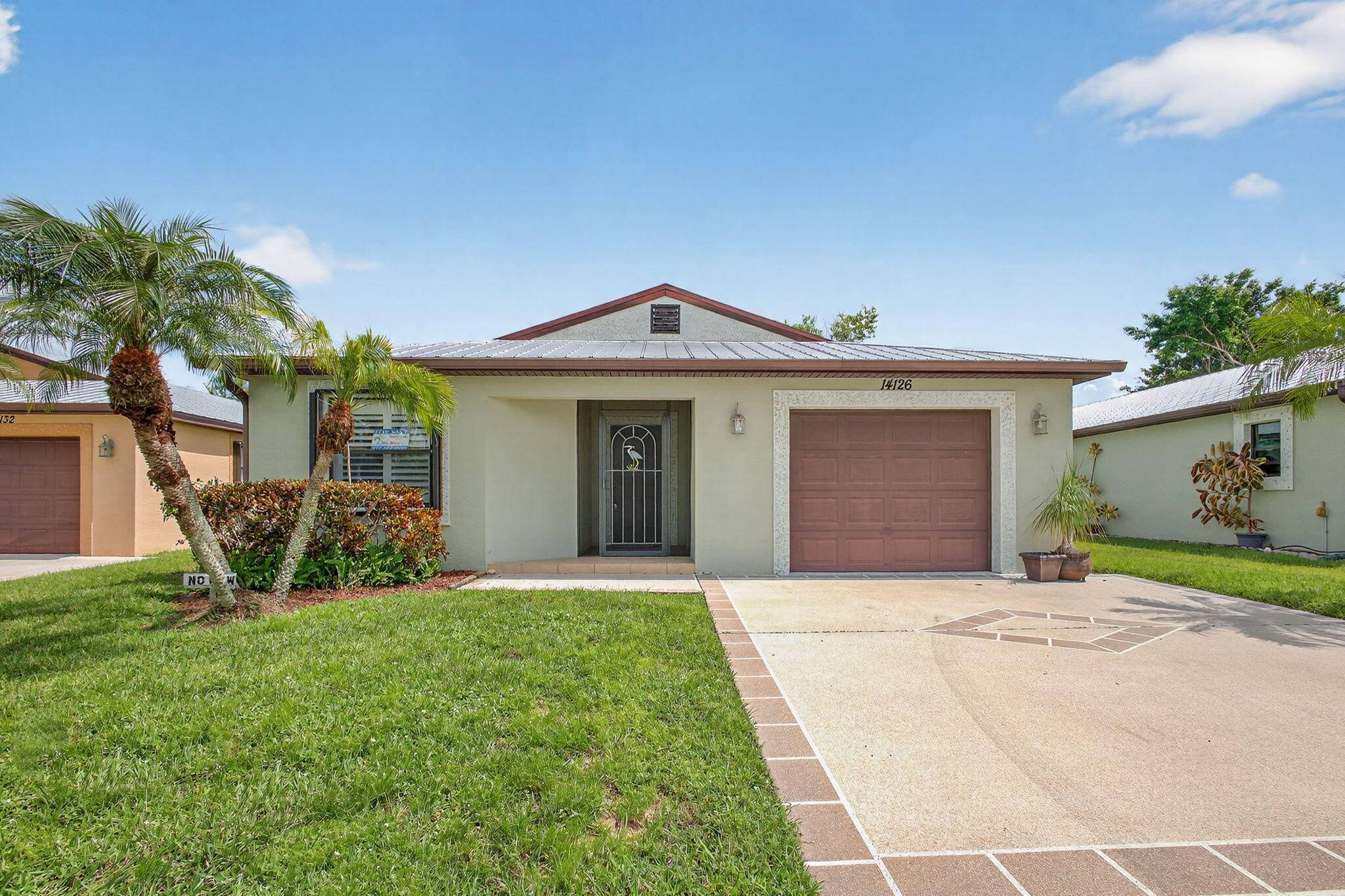Fabulous two bedroom two bathroom home in the fantastic 55 Spanish lakes Fairways ready for you !