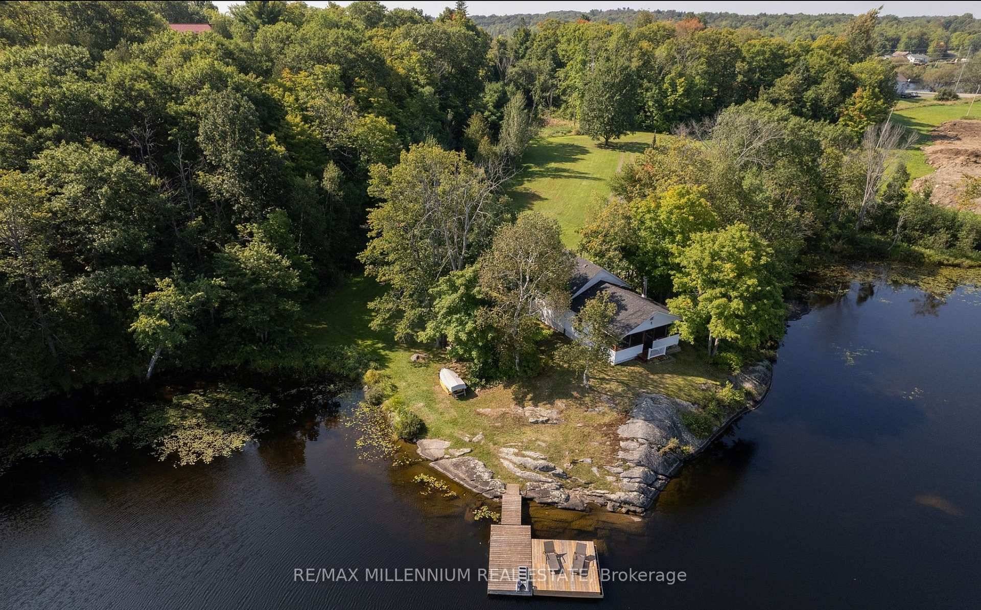 Welcome to your lakefront getaway on beautiful Armstrong Lake in McKellar, featuringapproximately 397 feet of gently sloping shoreline with deep water off the dock and smoothgranite rock frontage.