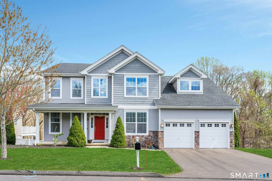 Located in the desirable Roosevelt Woods community in Stratford's North End, this spacious and well maintained home offers a flexible layout designed for today's lifestyle.