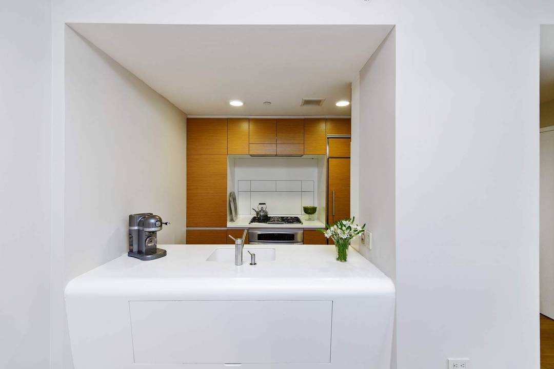 Discover your own quiet oasis in the heart of North Battery Park City.