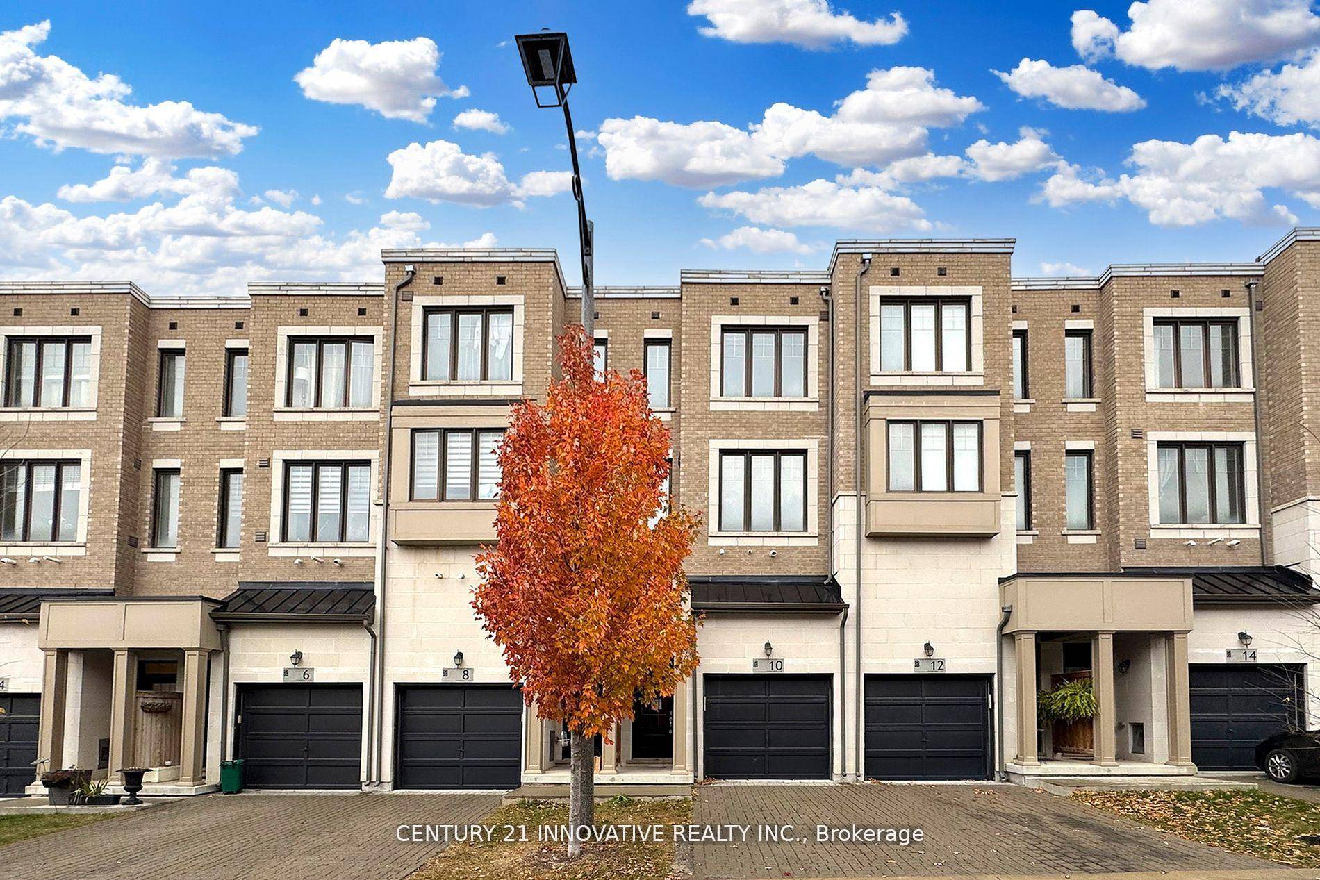 Elegant 3 Bedroom, South Facing Town Home in the Coveted neighborughood of Greenborough in Markham.