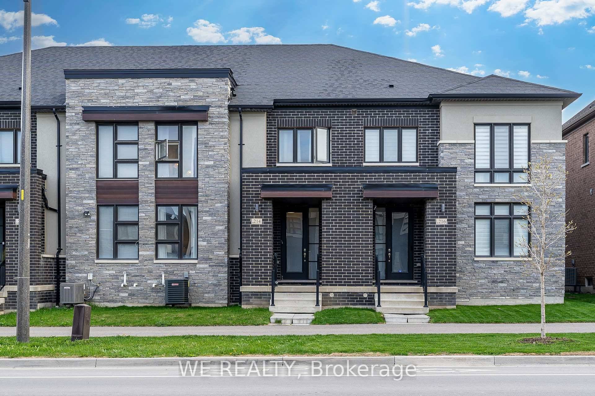 Bright amp ; spacious well maintained townhouse located in one of Whitby's most sought afterneighbour hoods !