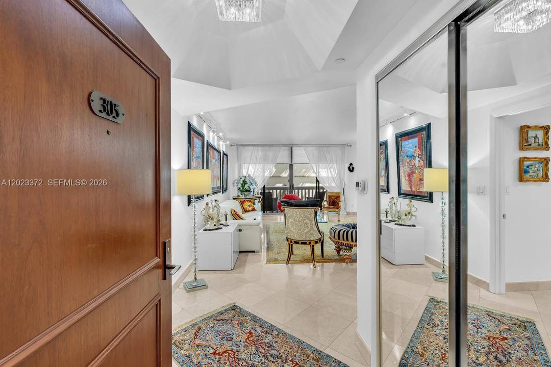 SPACIOUS 2 BED 2 BATH UNIT IN DESIRABLE 2000 BUILDING.