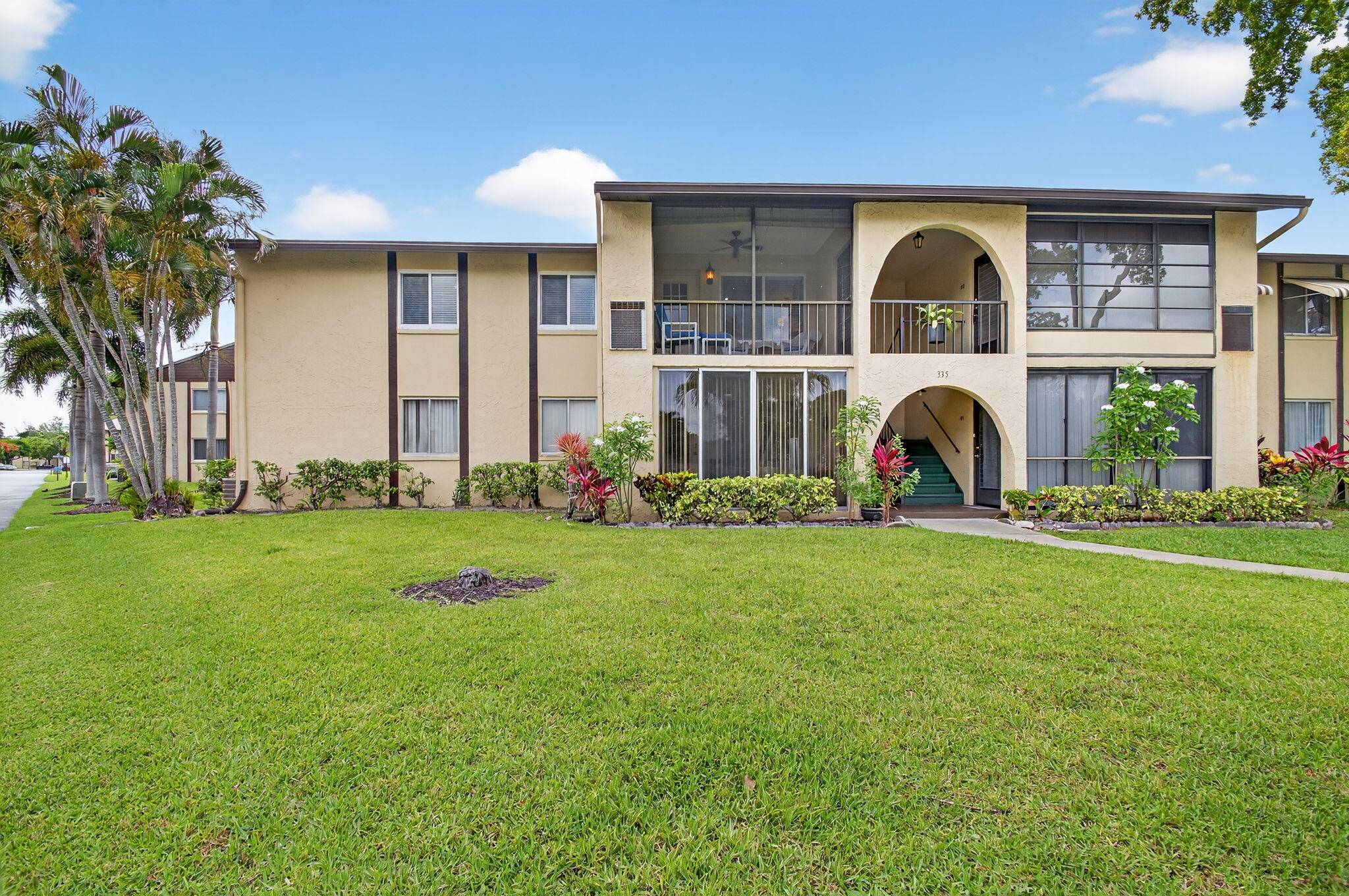 Welcome to this beautifully maintained 2 bedroom, 1.