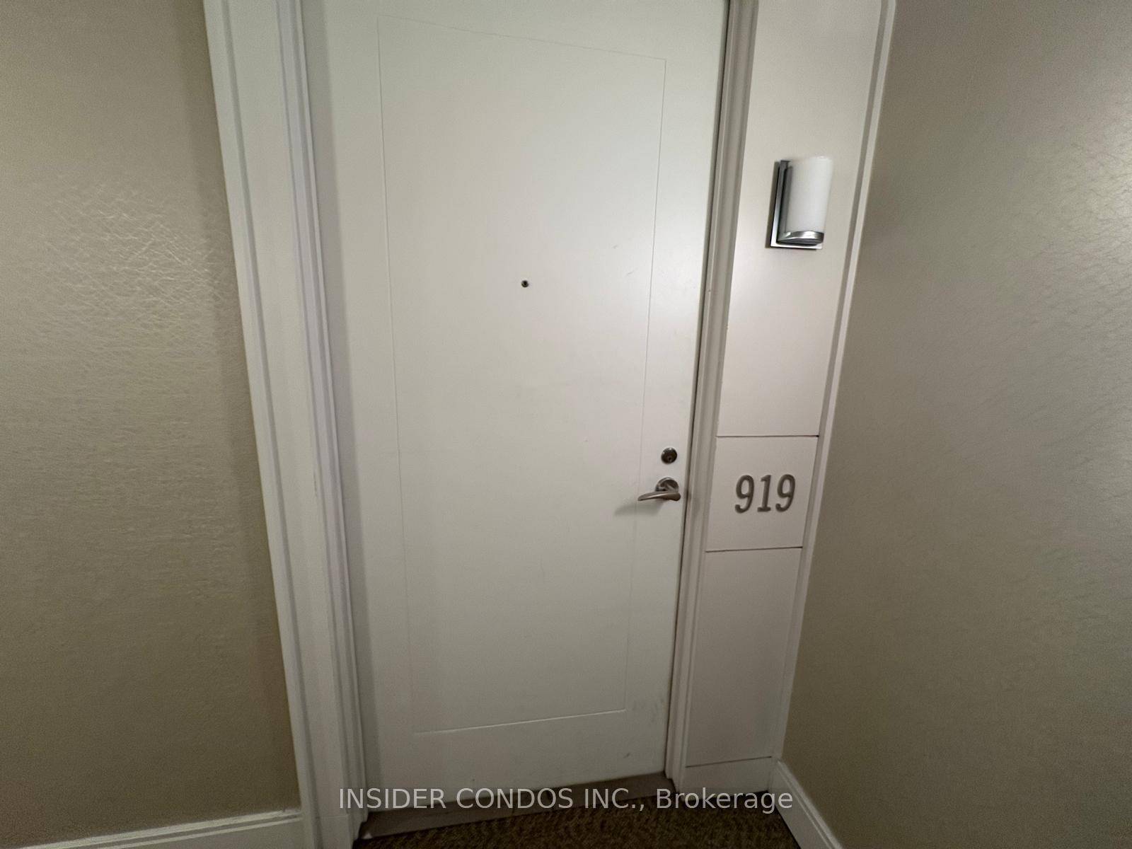 Beautiful and Bright 1 Bedroom Den Suite with Large Balcony, Parking and Locker Included !