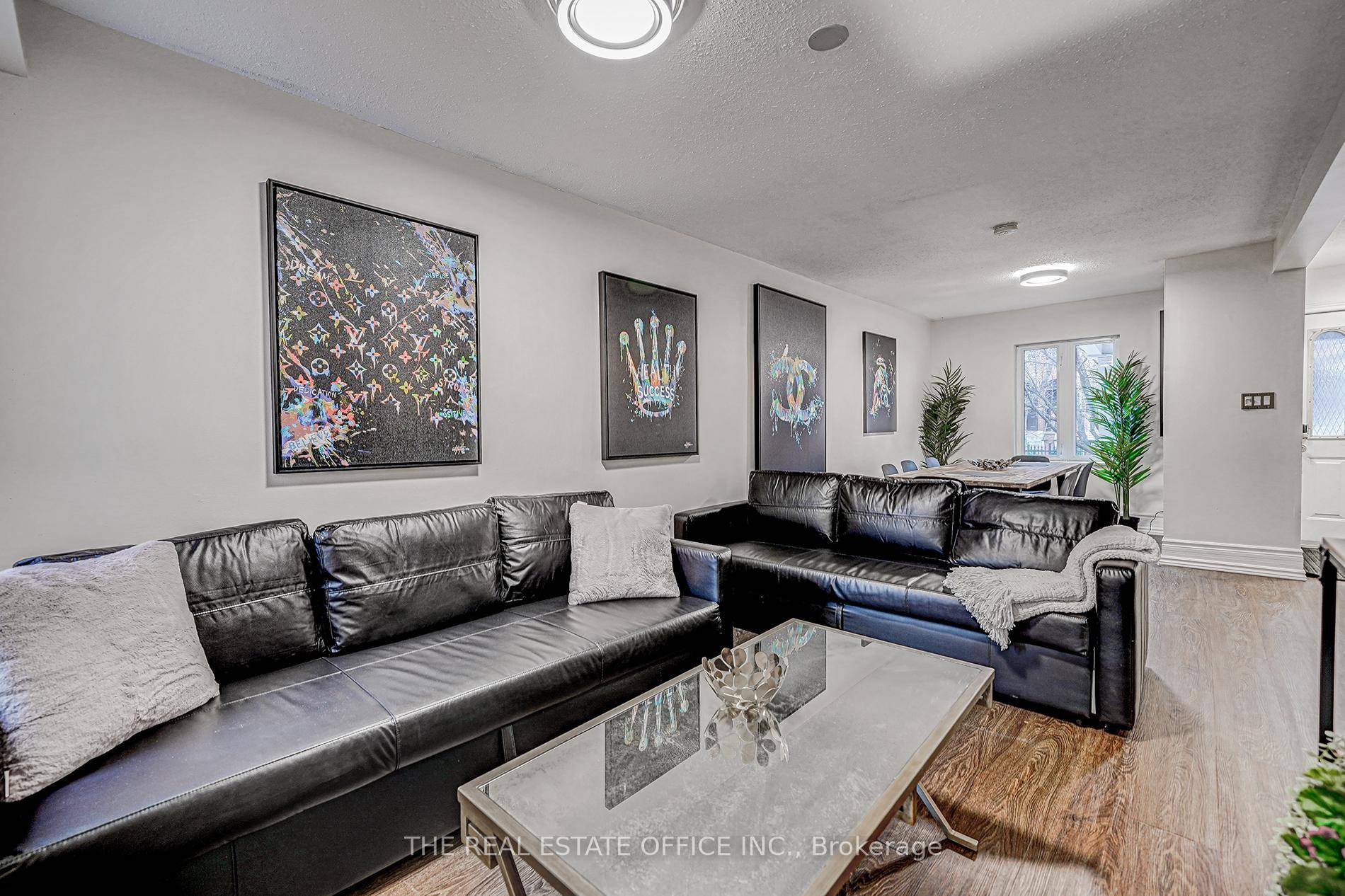 Fully furnished, all inclusive executive rental in Toronto's coveted Fashion District.