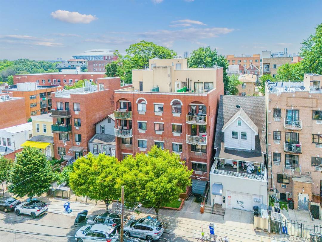 Welcome to this stunning 2 Bedrooms amp ; 2 Baths amp ; BALCONY Condominiums for sale on the border of Corona amp ; Flushing.