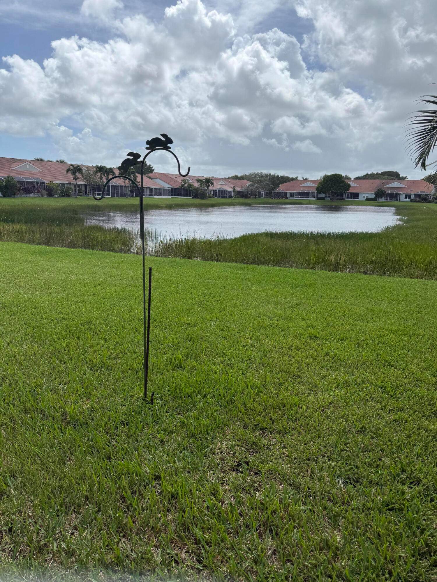 BRAND NEW ROOF. Lovely LAKEVIEW La Vita model in the terranova section in Venetian Isles.