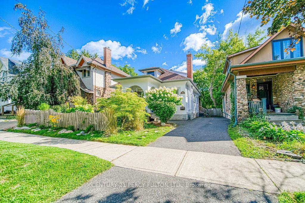 A Gem in one of Oshawa's most sought after O'Neill neighbourhood, and she's a beauty !
