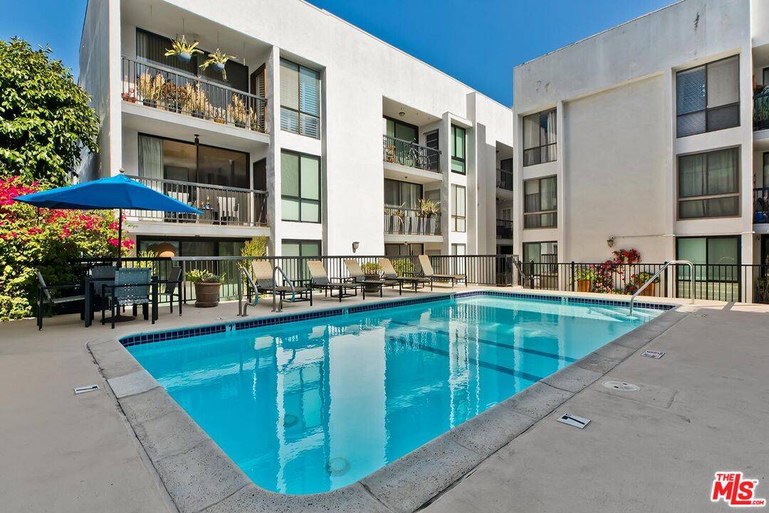 906  N Doheny Dr 1BR Sunset Strip La