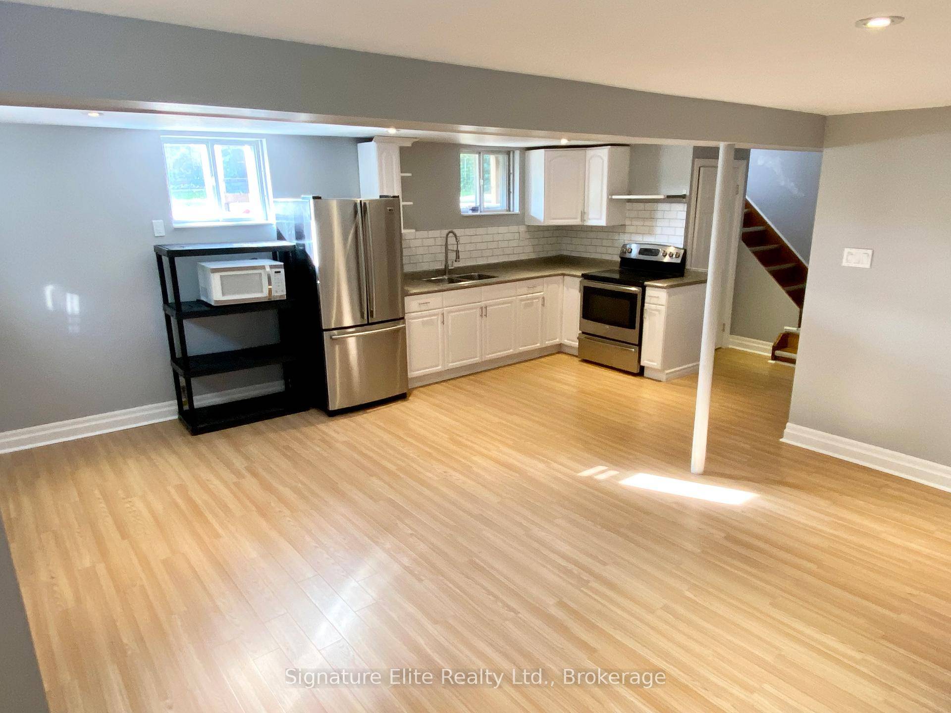 Charming, Big amp ; Bright Basement Apartment in Quiet amp ; Family Friendly Neighbourhood !