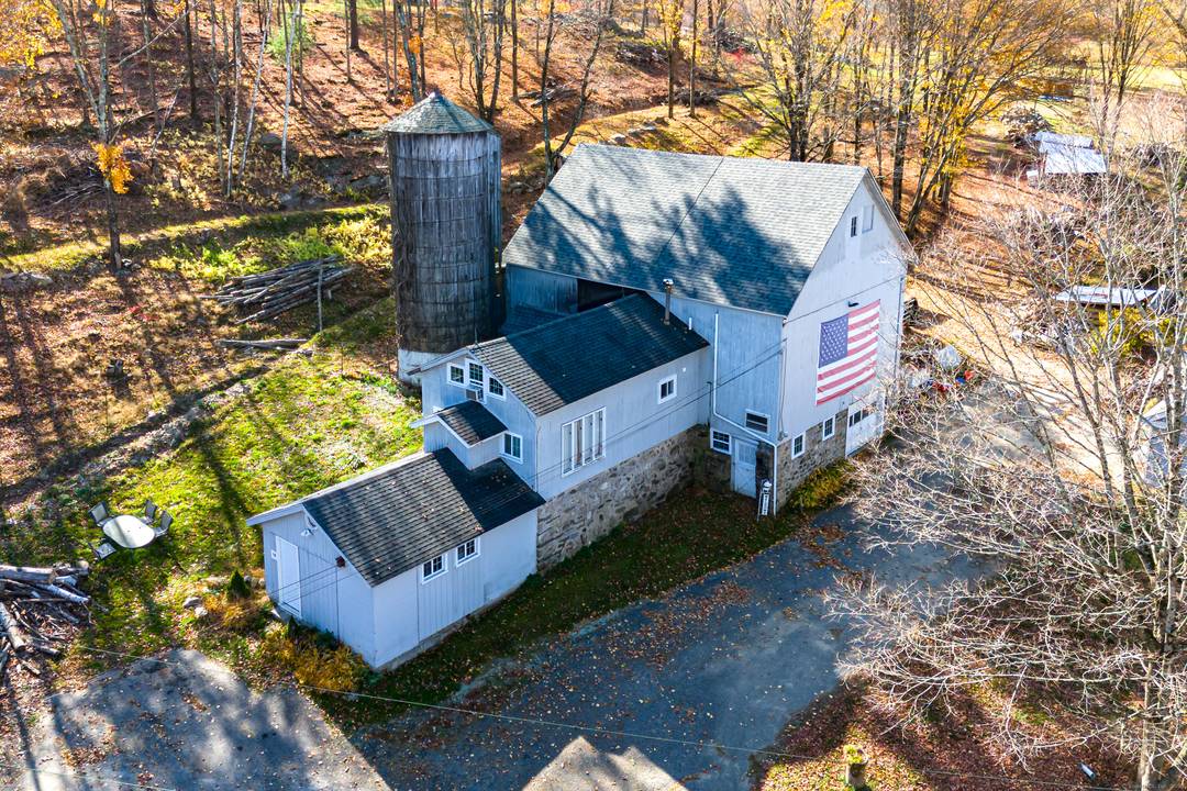 Charming Farmhouse Overlooking Litchfield Hills Welcome to a stunning slice of rural paradise !