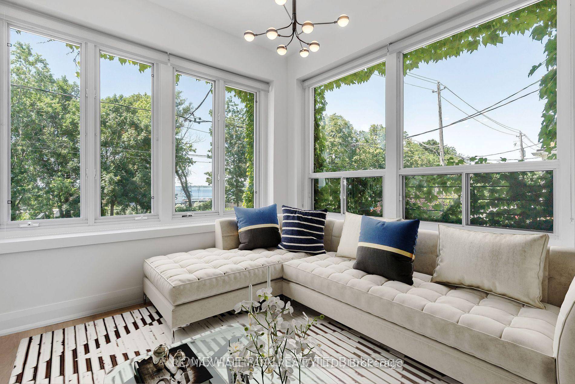 Welcome to 1542 King Street West, a beautifully renovated 2 bedroom plus den suite offering modern luxury and urban convenience just steps from the vibrant Roncesvalles Village.