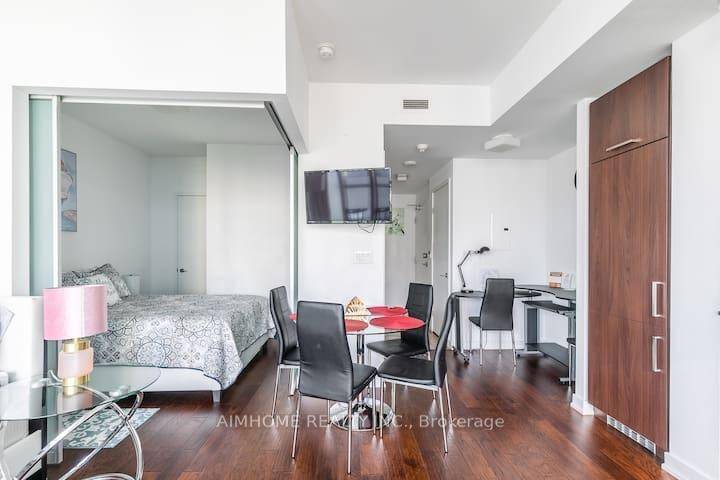 Spacious 1 1 suite with balcony 1 6 months rental, term is flexible but maximum 6 months.