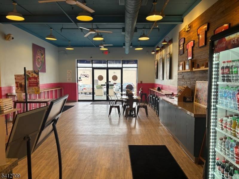 DUCK DONUTS OF CLARK NJ. BUSINESS ONLY.