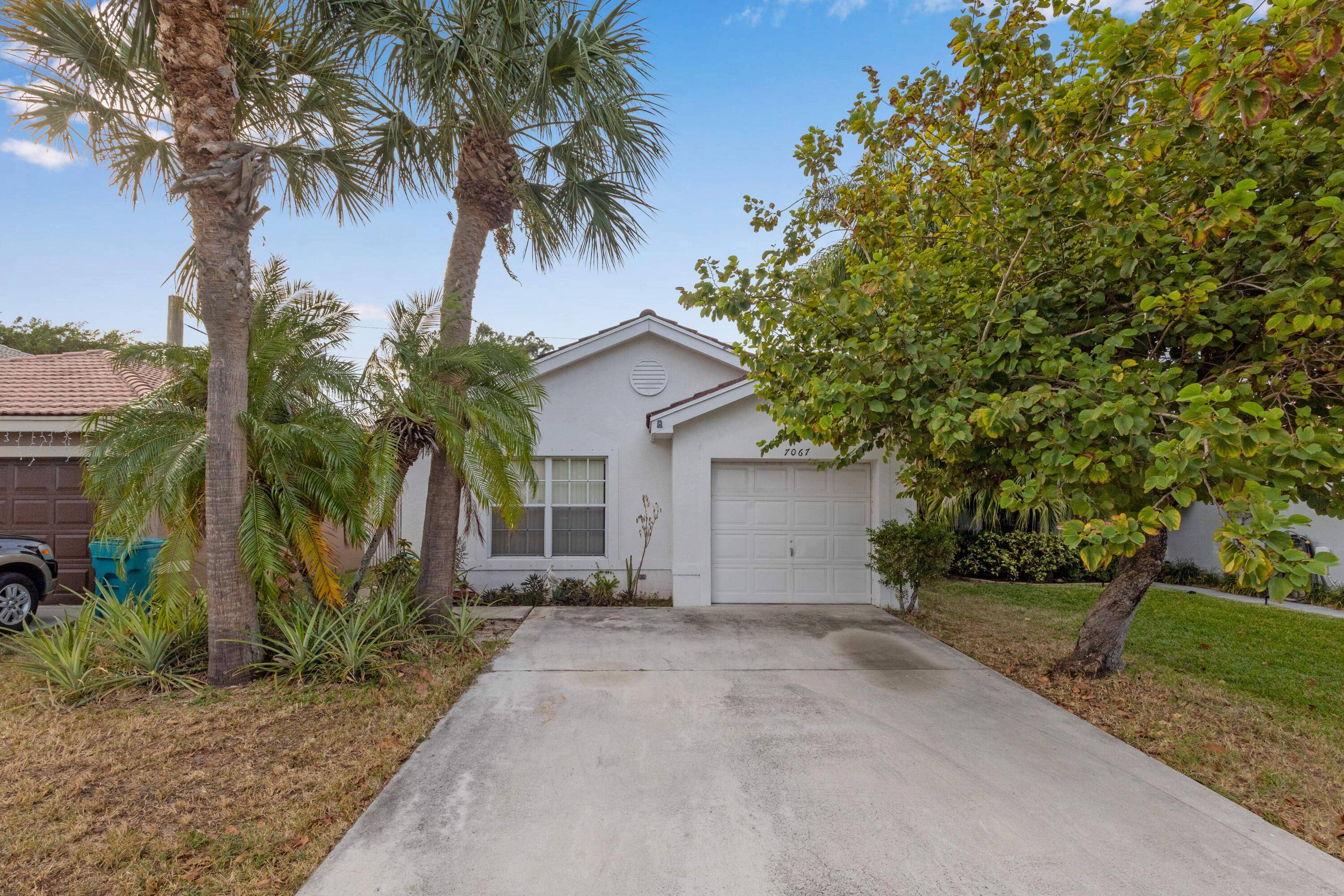 Welcome to Nautica Sound, a highly sought after gated community that perfectly captures the best of South Florida living.