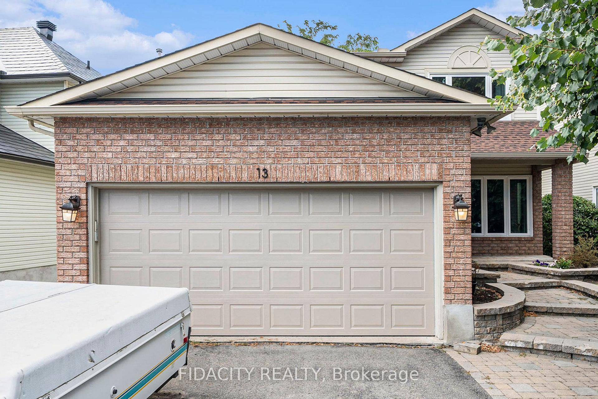 Welcome to 13 Vesta Street in the heart of Barrhaven !