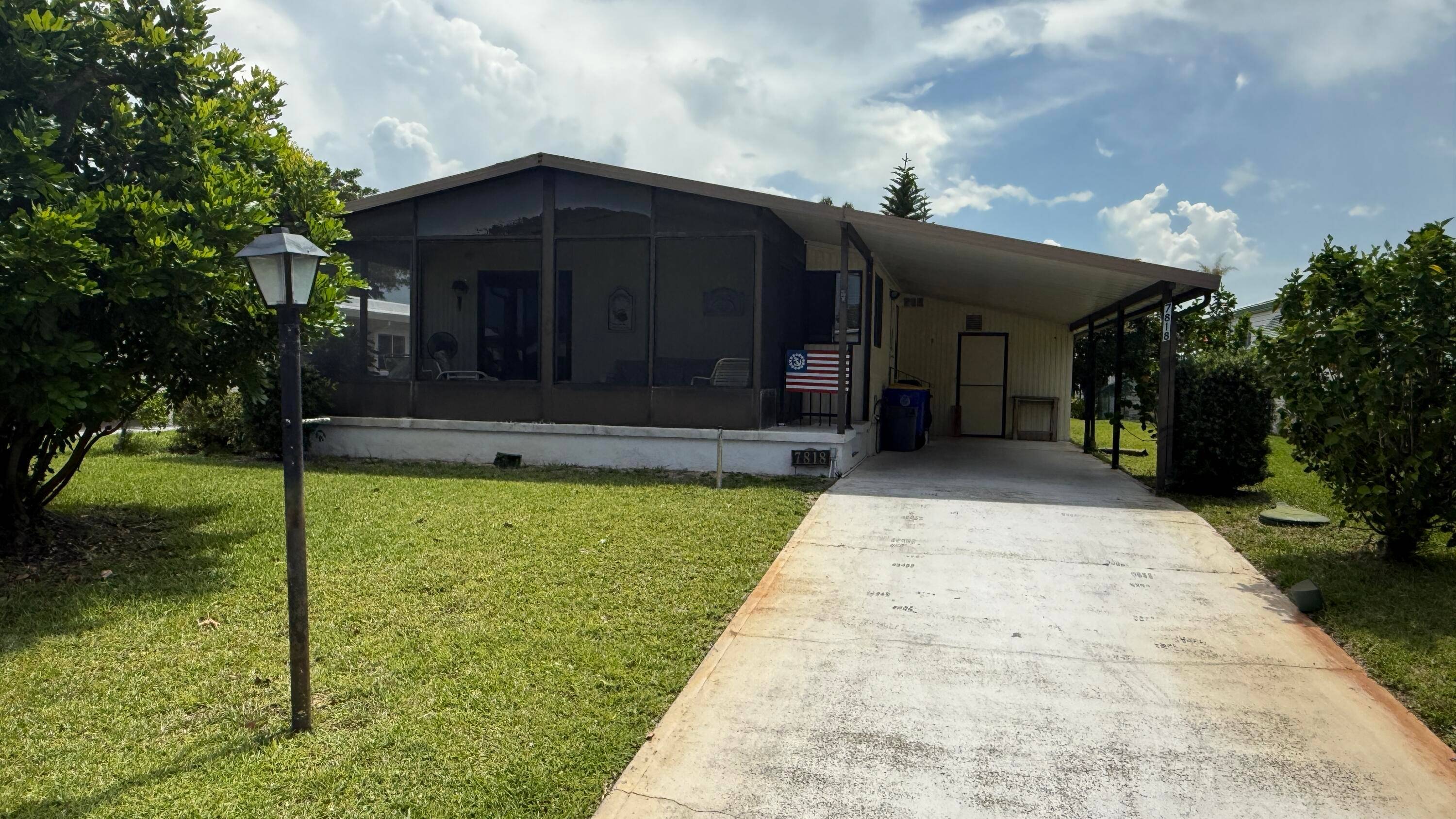 2 Bedroom 2 Bath Manufactured home in Cambridge, Active 55 Community in Hobe Sound.