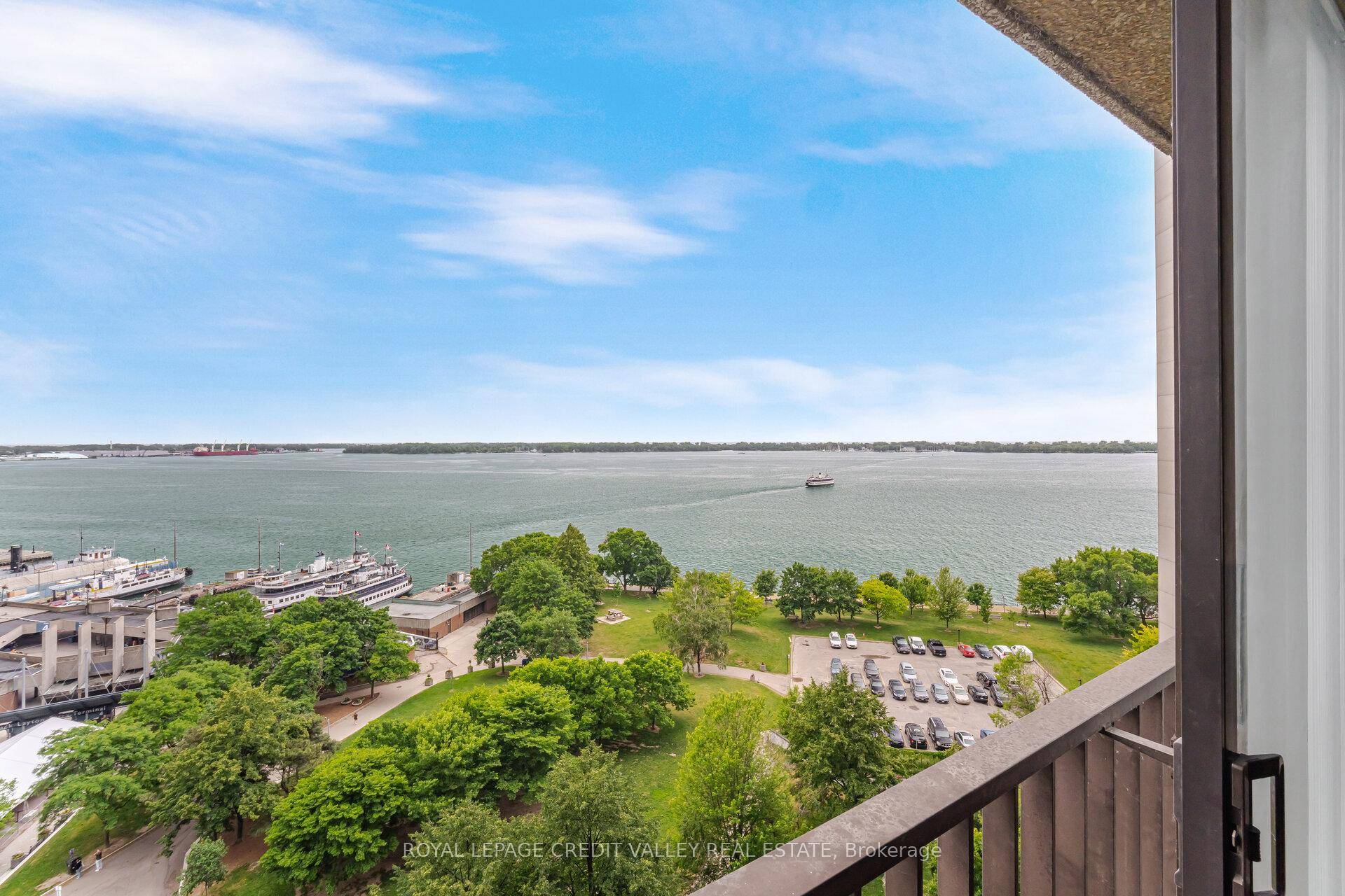 Welcome to your breathtaking oasis in the city with a million dollar view.