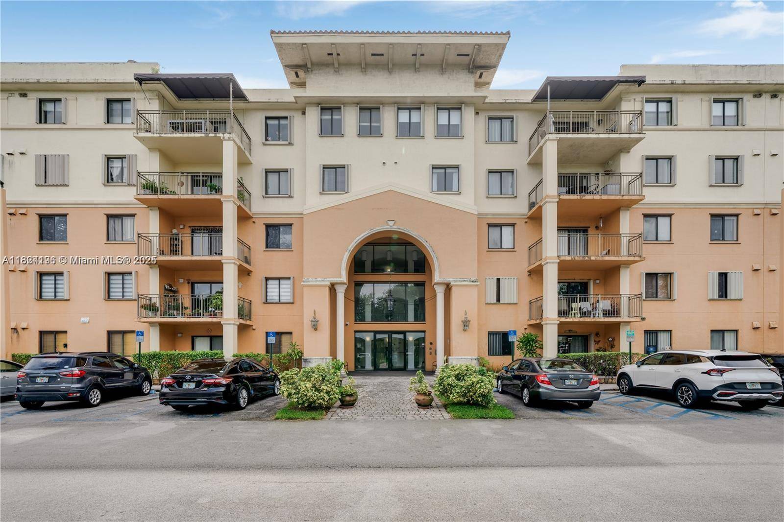5, 000 DOWNPAYMENT ONLY, 115, 000 OFFERED TO BUY THIS AMAIZING CONDO !
