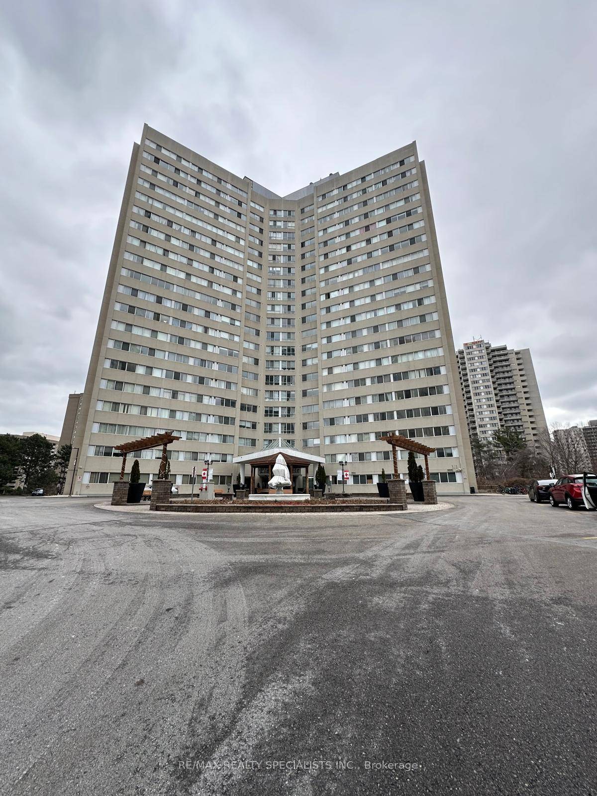 Spacious Unit Having 2 large bedrooms and Den.
