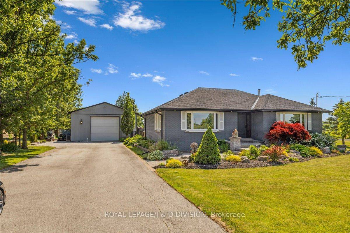 Amazing opportunity to live in the country but be only minutes to all the amenities of Milton and Oakville.