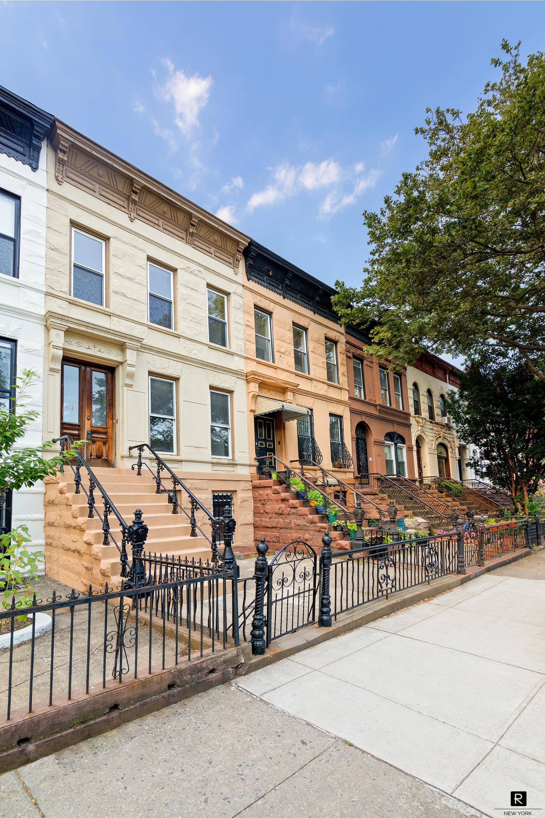 Move right in ! A rare gem in Bedford Stuyvesant, 615 MacDonough Street presents a beautiful single family townhouse on a picturesque, tree lined block.