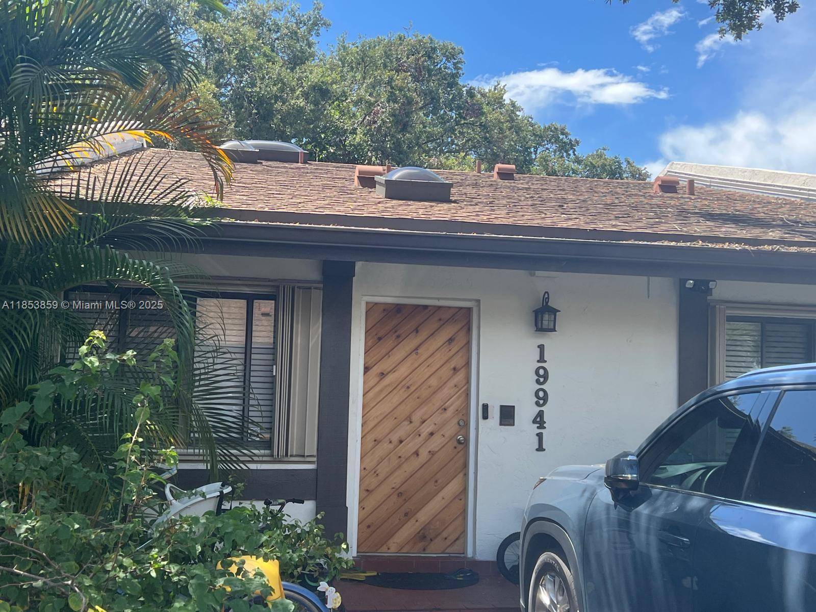 Spacious 2 bed, 2 bath villa with 1, 580 sq ft in the gated Sandpiper community of California Club.