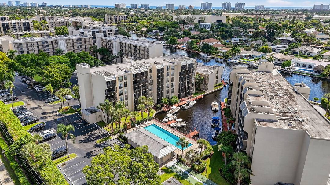 Waterfront seasonal rental in a prime SE Boca Raton location, steps from downtown.